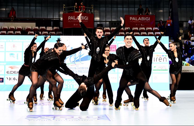 Doblete del Artistic Skating Cunit en el Campeonato de Europa de Grupos Show Pequeos y Cuartetos Snior